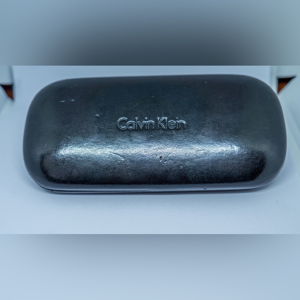 Calvin Klein slim sun/eye glasses case